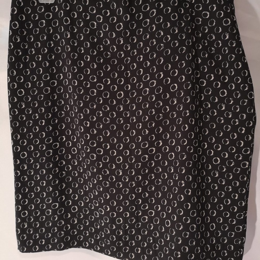 Anne Taylor Ladies Size 10 Petit Black w/ Beige Design Lined Side Zipper Skirt
